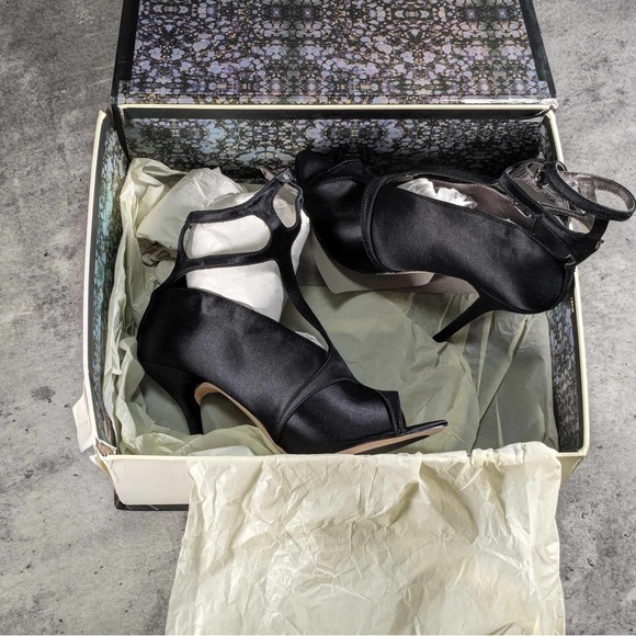 NWT/NIB - Leon Max Pika Satin Peep Hole Ankle Strap - 8.5 - Picture 11 of 11